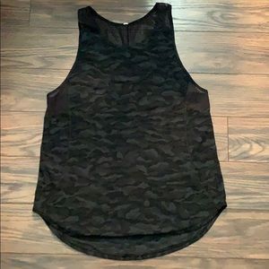 NWOT lululemon top. Size 10 or 12